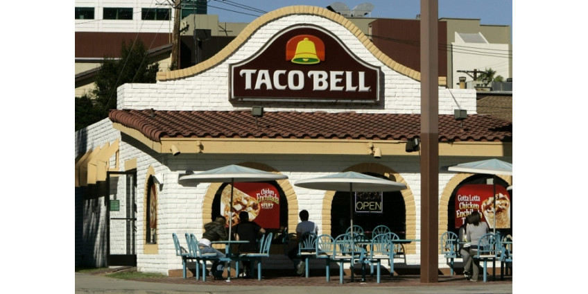 Кассира фастфуда в Финиксе уволили за отказ обслужить стражей правопорядка