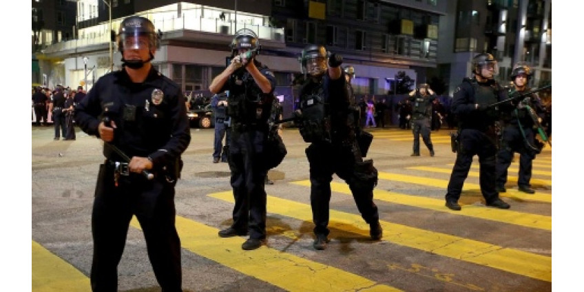 В Лос-Анджелесе полиция задержала 150 протестующих против победы Трампа