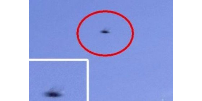 Калифорниец зафиксировал на фото сразу два НЛО