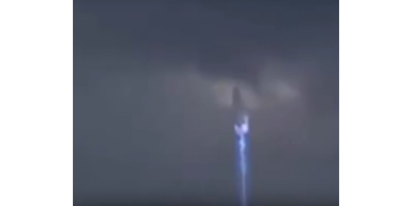 В Аризоне зафиксировали НЛО, оставляющее плазменный след