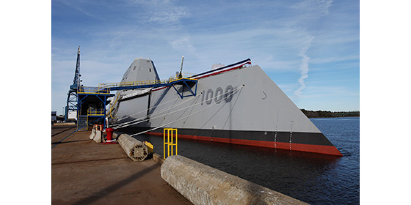 В Сан-Диего наконец прибыл сломавшийся эсминец ВМС США