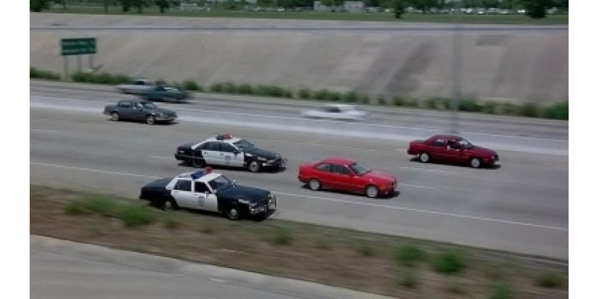 В Аризоне развернулась погоня за голой угонщицей полицейского авто