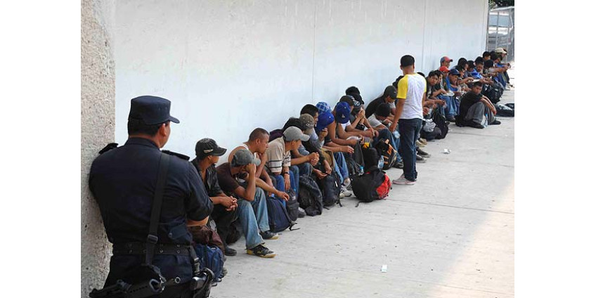 Мексиканцев в Сан-Диего учат правилам поведения в случае депортации