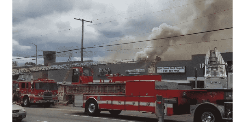 Крупный пожар в Лос-Анджелесе тушили 117 пожарных