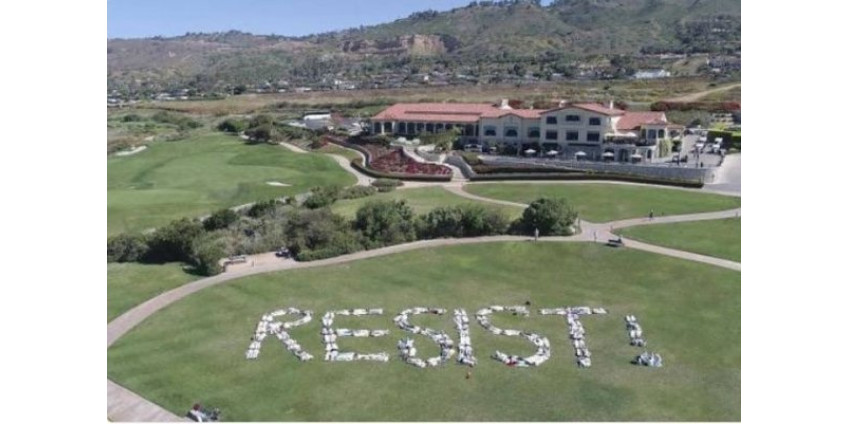 На калифорнийском поле для гольфа, принадлежащем Трампу, прошел флешмоб