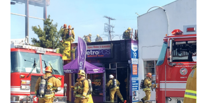 В коммерческом комплексе Лос-Анджелеса произошел пожар: есть пострадавший