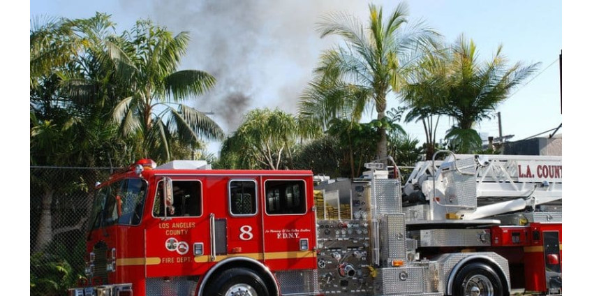 В Лос-Анджелесе мать при пожаре спасла двоих детей и себя