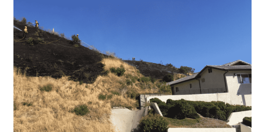 Масштабный пожар в Бербанке привел к эвакуации местных жителей