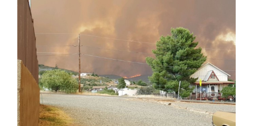 Пожарные Аризоны были брошены на тушение стремительно разрастающегося возгорания