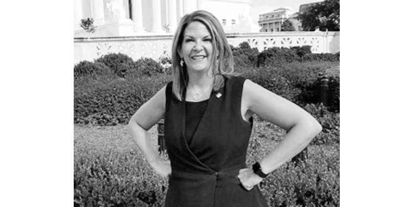 Соперница Маккейна из Аризоны призвала сенатора уйти из политики