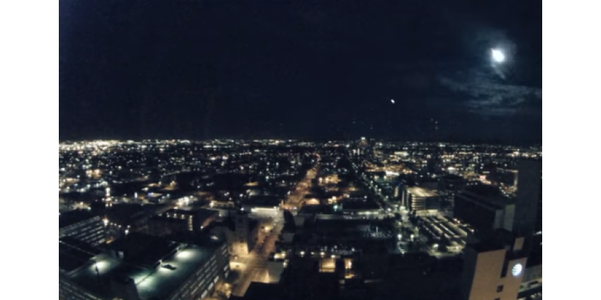 Жителей Финикса напугал необычный светящийся шар в небе