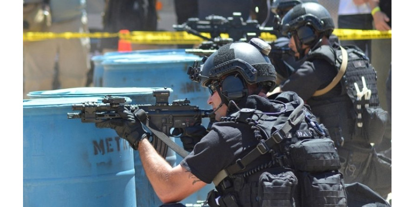 Неподалеку от Лас-Вегаса вооруженный мужчина блокировал движение