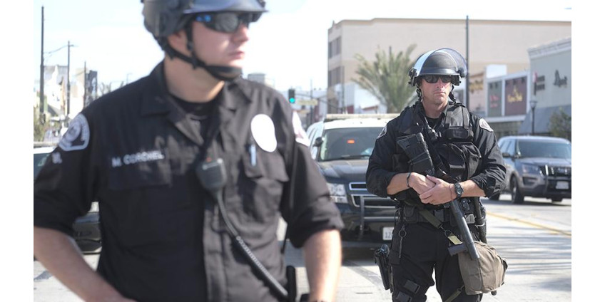 Неизвестный открыл стрельбу на улице в Лос-Анджелесе