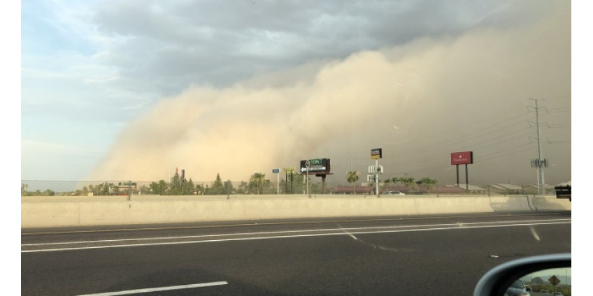В сети были опубликованы кадры сильнейшей песчаной бури в Аризоне