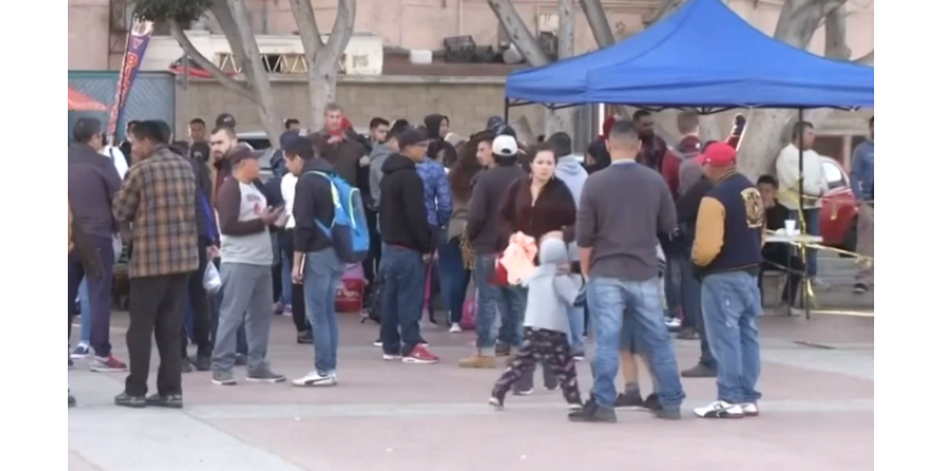 Разведка США: беженцы планируют прорвать границу около Сан-Диего