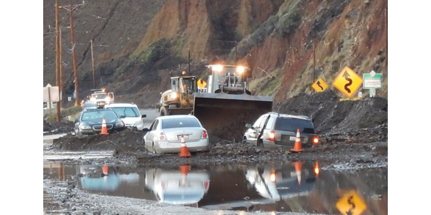 Калифорния пострадала от мощнейшего шторма и оползней