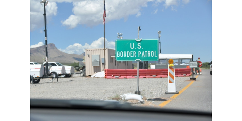 Два пути из Сан-Диего в Мексику были перекрыты