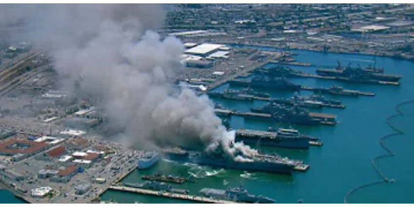 Корабль ВМС США стоимостью $760 млн продолжает гореть в порту Сан-Диего