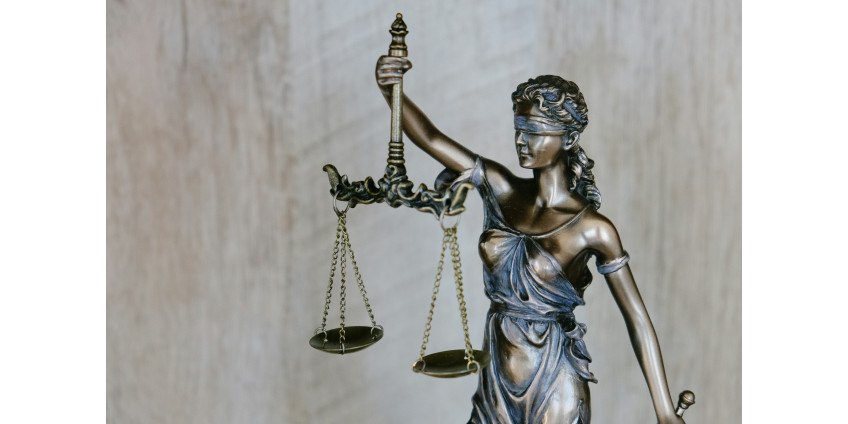 Прокуратура обвинила приёмного сына в отравлении адвоката из округа Лос-Анджелес