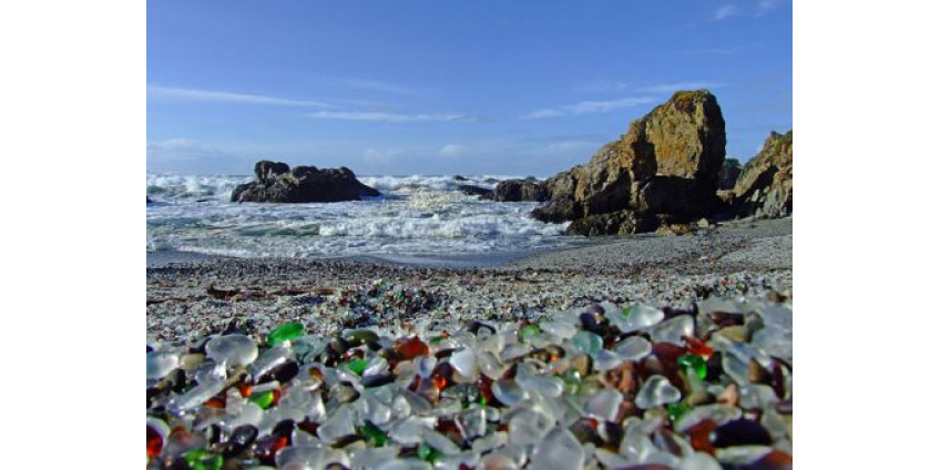 Стеклянный пляж стал новой достопримечательностью Калифорнии