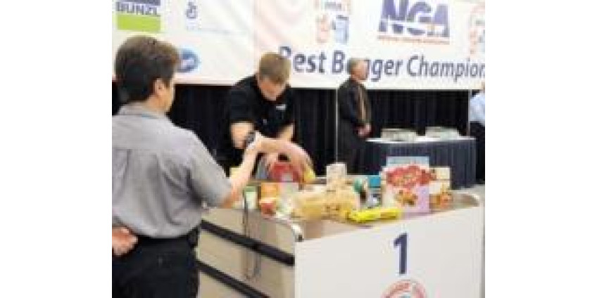 В Вегасе прошел конкурс по укладыванию продуктов в пакеты