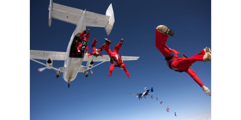 Быть парашютистом опасно
