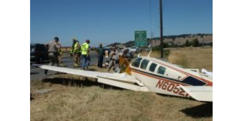 Одномоторный самолет разбился в Калифорнии