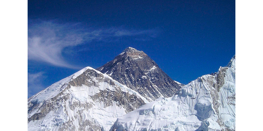 С 14 мая при восхождении на Эверест погибли не менее 10 туристов