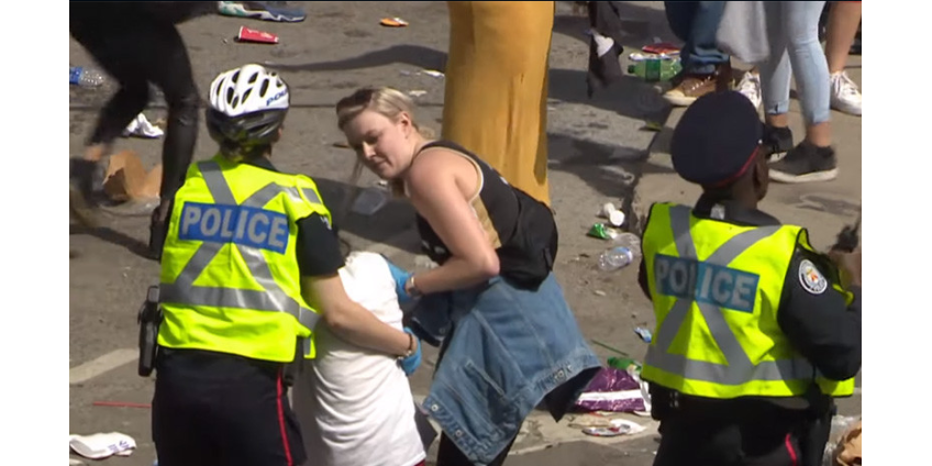 В Торонто четыре человека пострадали во время стрельбы на параде в честь победителей чемпионата НБА