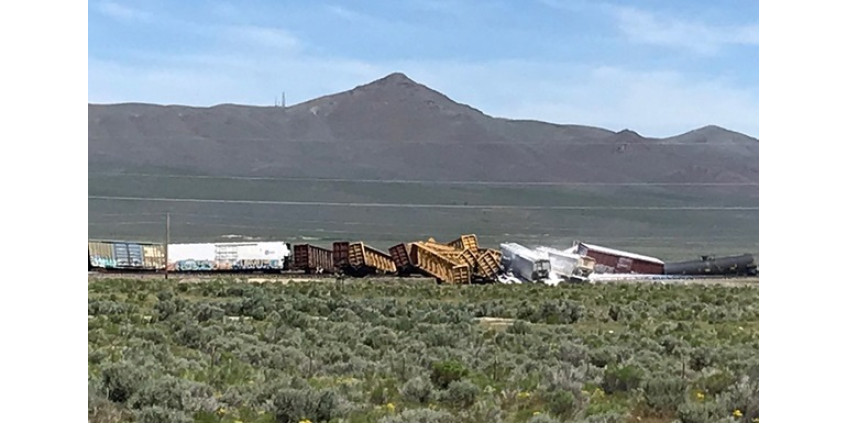 В Неваде с рельсов сошел поезд с боеприпасами В Неваде с рельсов сошел поезд с боеприпасами