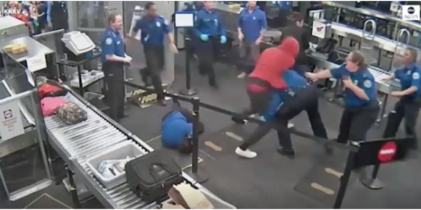 Парень устроил драку с сотрудниками аэропорта в Финиксе