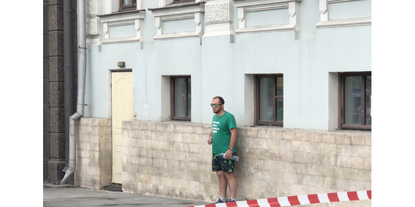 Возле здания Минстроя в Москве задержали мужчину, грозившего самосожжением из-за запрета строить дом