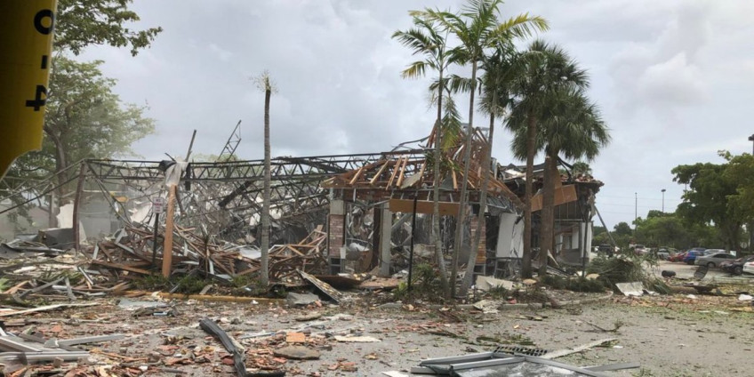 Взрыв газа обрушил крышу торгового центра во Флориде, есть пострадавшие