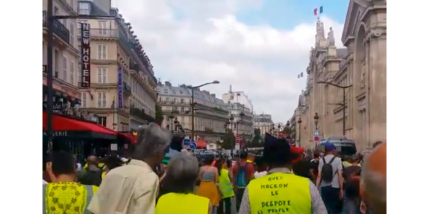В Париже задержали 152 человека на манифестации "желтых жилетов"