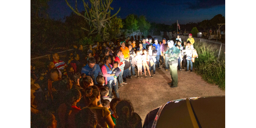 США ужесточат правила предоставления убежища прибывающим со стороны Мексики мигрантам