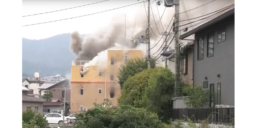 В японском Киото мужчина поджег студию анимации с криком "Умрите". Погибли более 20 человек