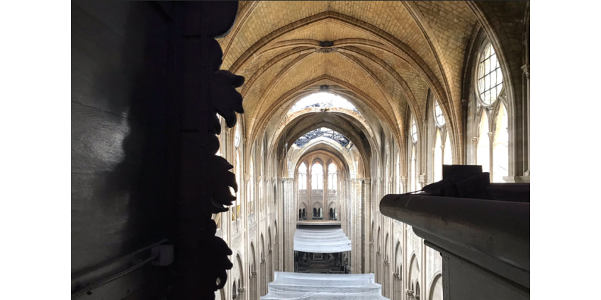 Работы в соборе Парижской Богоматери временно приостановлены