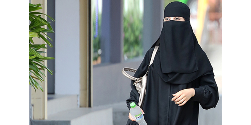 Саудовским женщинам позволили выезжать за границу и становиться опекунами своих детей без разрешения мужа или отца