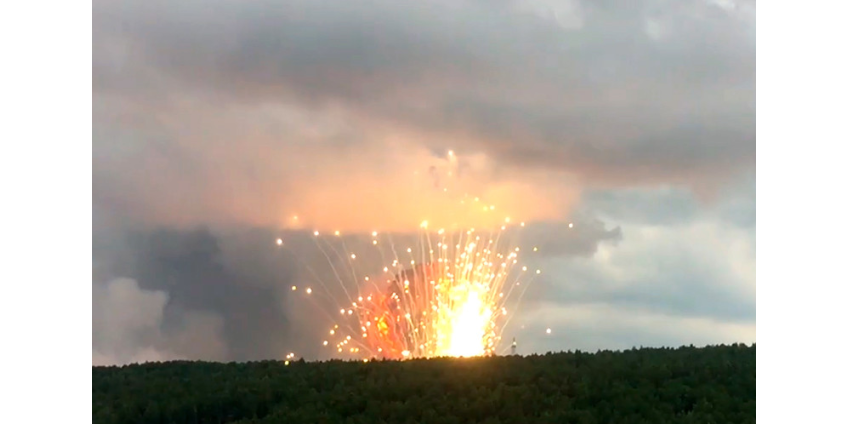 В Красноярском крае на территории воинской части произошли взрывы и пожар