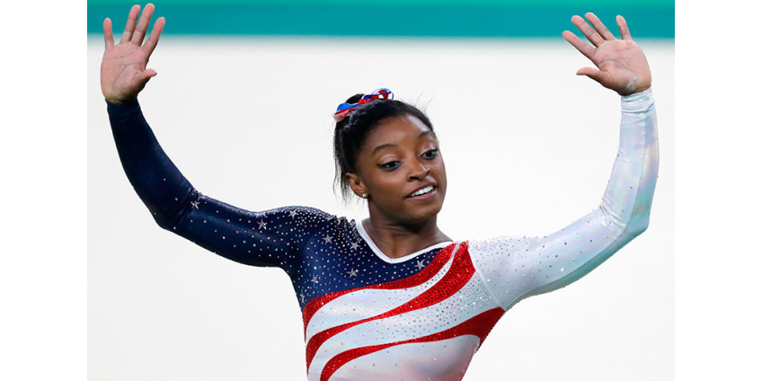 Байлз стала первой гимнасткой, выполнившей двойное сальто назад с двумя винтами