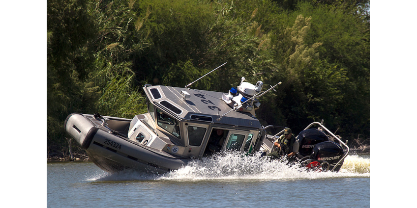 Пограничный катер США на реке Рио-Гранде обстреляли со стороны Мексики