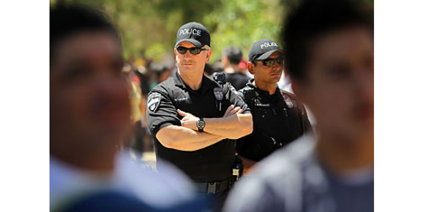 Инцидент на дороге в Финиксе закончился арестом одного мужчины и госпитализацией другого