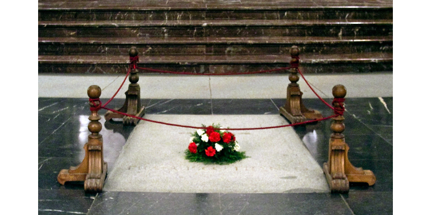 Верховный суд Испании решил, что эксгумировать диктатора Франко можно без разрешения на ведение работ