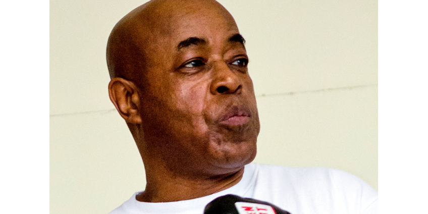 Известного тренера избили во время церемонии взвешивания перед чемпионским боем