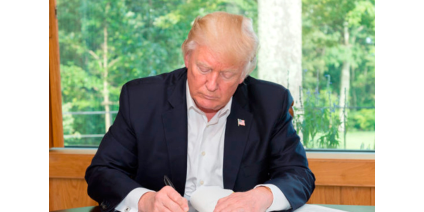 США вводят новые ужесточения для иммигрантов: без медстраховки или денег на нее в страну не пустят