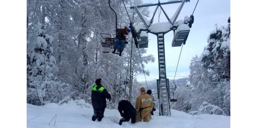 После снегопада на алтайском курорте вызволяли застрявших на канатной дороге туристов