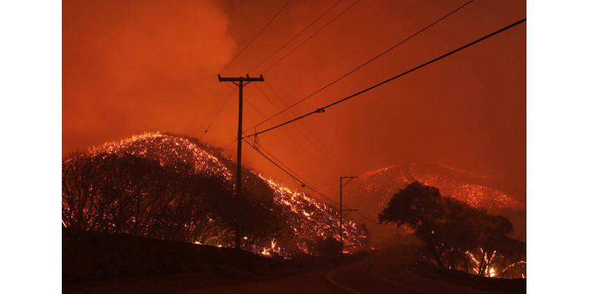 Пожары в Калифорнии: ситуация остается сложной, пожарные продолжают борьбу с огнем