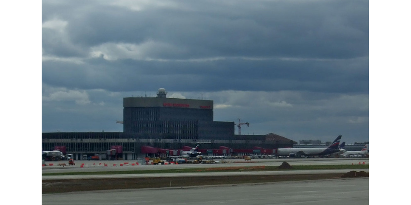 В Шереметьево прибывший из Минска самолет задел другой лайнер