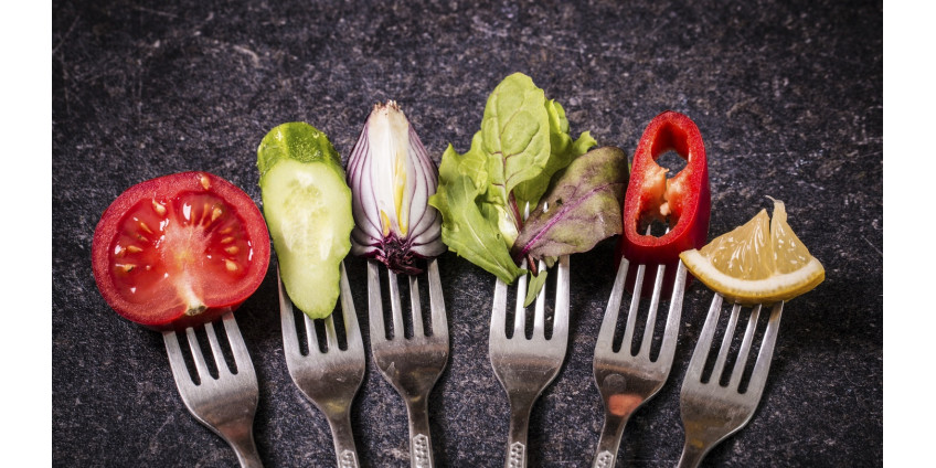 Веганы заморили маленького сына голодом, давая ему только сырые овощи и фрукты