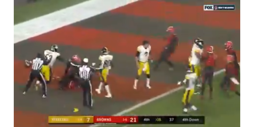 Игрока НФЛ дисквалифицировали до конца сезона за удар соперника по голове его же шлемом